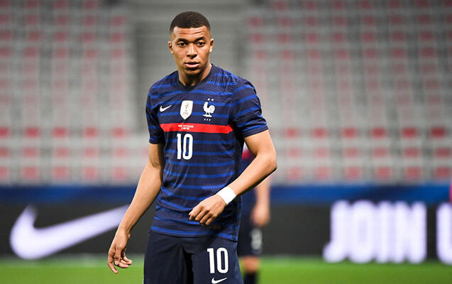 Mbappe PSJ-də qaldı