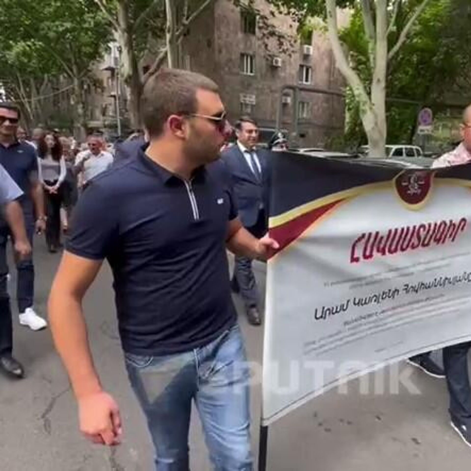 İrəvanda vəkillər etiraz aksiyası keçirdi