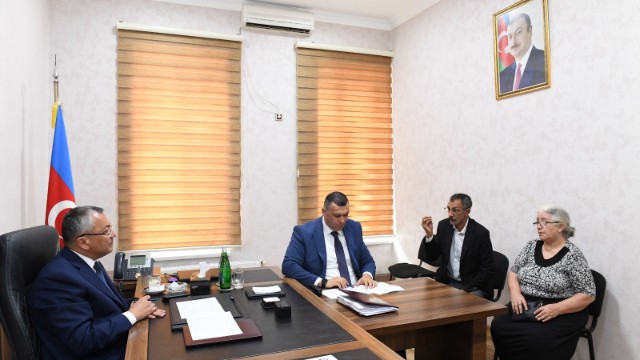 Komitə sədri vətəndaşların növbəti qəbulunu keçirib - FOTOLAR