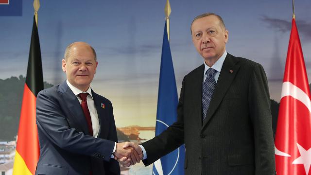 Ərdoğan kanslerlə danışıqlar apardı 