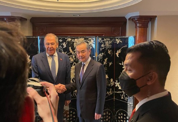Lavrov Çin rəsmisi ilə görüşdü