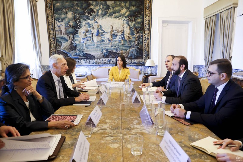 Mirzoyan portuqaliyalı həmkarı ilə Azərbaycandan DANIŞDI