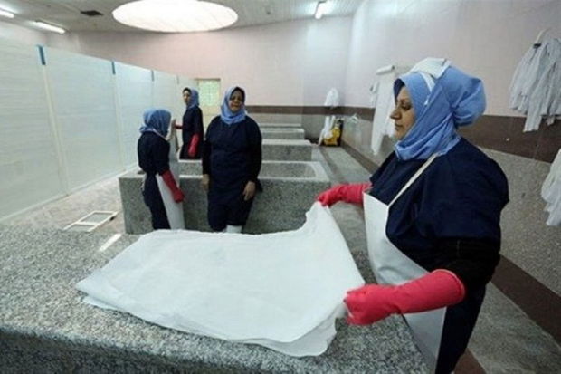 Hicab taxmayan qadın meyit yumağa məhkum edildi - FOTO