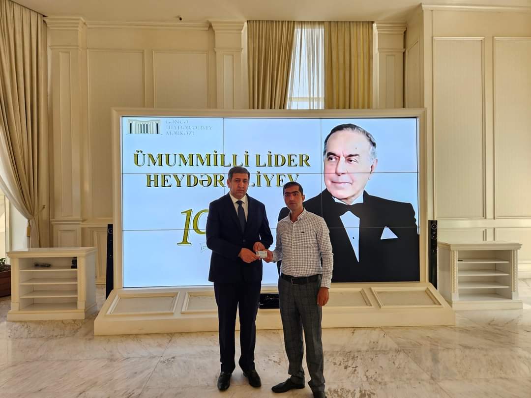 YAP-a yeni üzv olanlara vəsiqə verildi - FOTOLAR