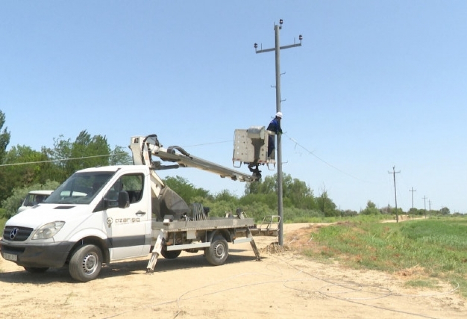 “Azərişıq” Yevlaxın 4 kəndində yenidənqurma işləri aparır - VİDEO