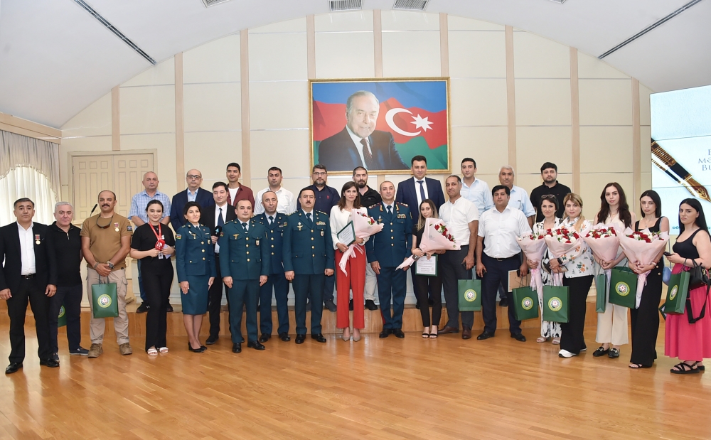 DSX jurnalistləri təbrik etdi - FOTOLAR