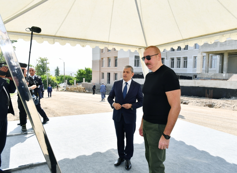 Prezident Şuşada məktəb tikintisi ilə maraqlandı - FOTOLAR