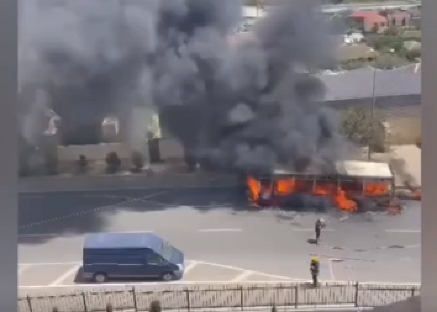 Bakıda marşrut avtobusu YANDI