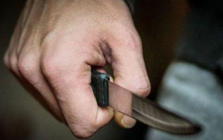 Bakıda ata oğlunu ölümcül hala saldı