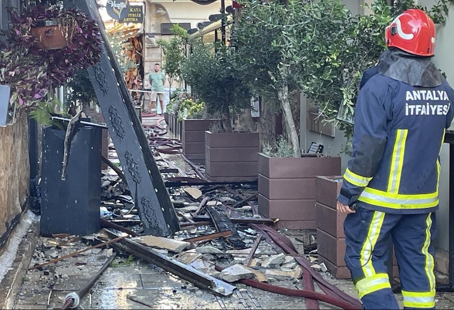 Antalyada otel yandı - Ölənlər və yaralılar var