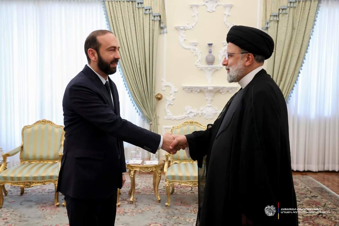 Mirzoyan İran Prezidenti ilə görüşdü 