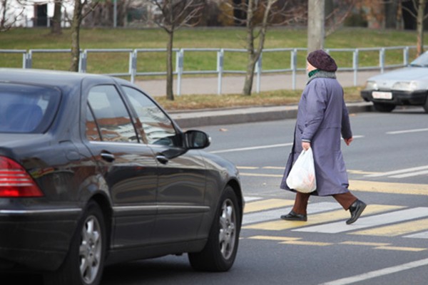 94 yaşlı qadını maşın vurub ÖLDÜRDÜ