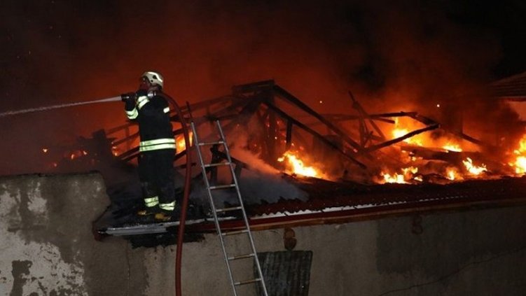 Zaqatalada 6 otaqlı evdə YANĞIN