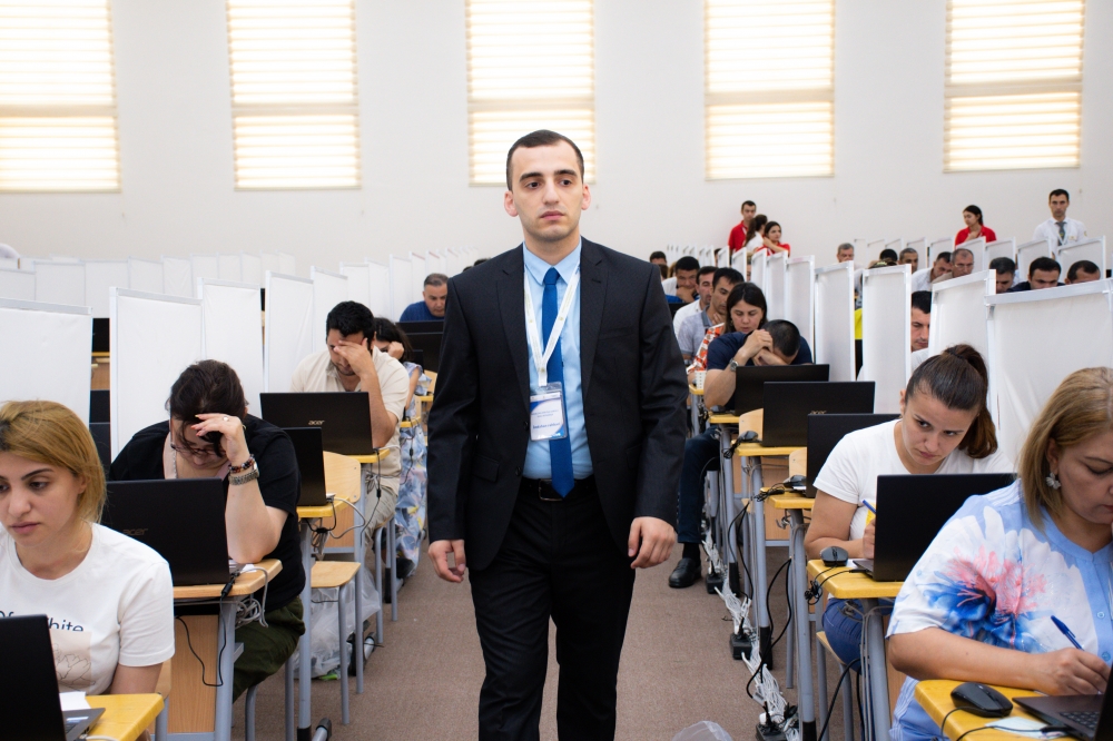 420 nəfər direktor və müavin olmaq üçün imtahan verib