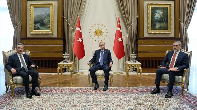 Ərdoğan çinli nazirlə Orta Dəhlizi müzakirə etdi 