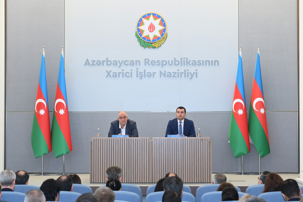 Diplomatlar XİN-ə çağırıldı - Laçın yolu ilə bağlı müzakirə
