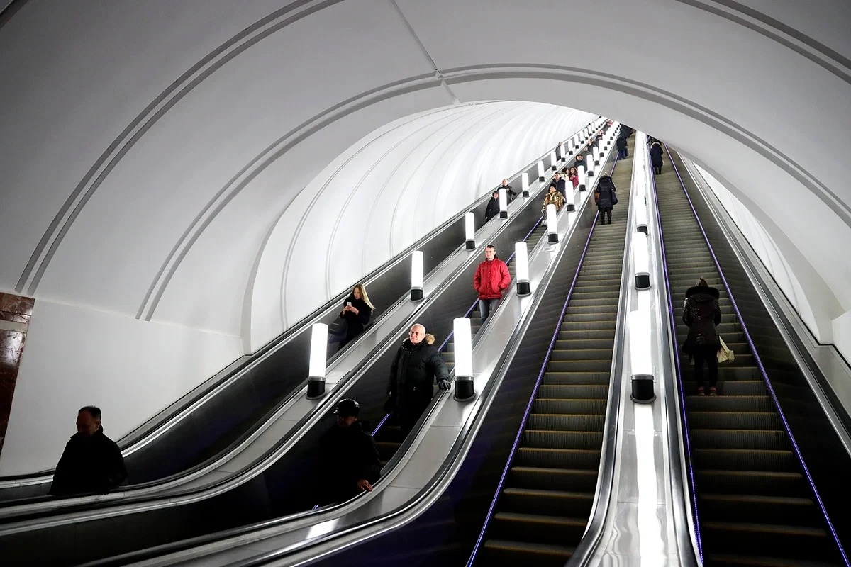 Bakı metrosuna 17 yeni eskalator gətirilir