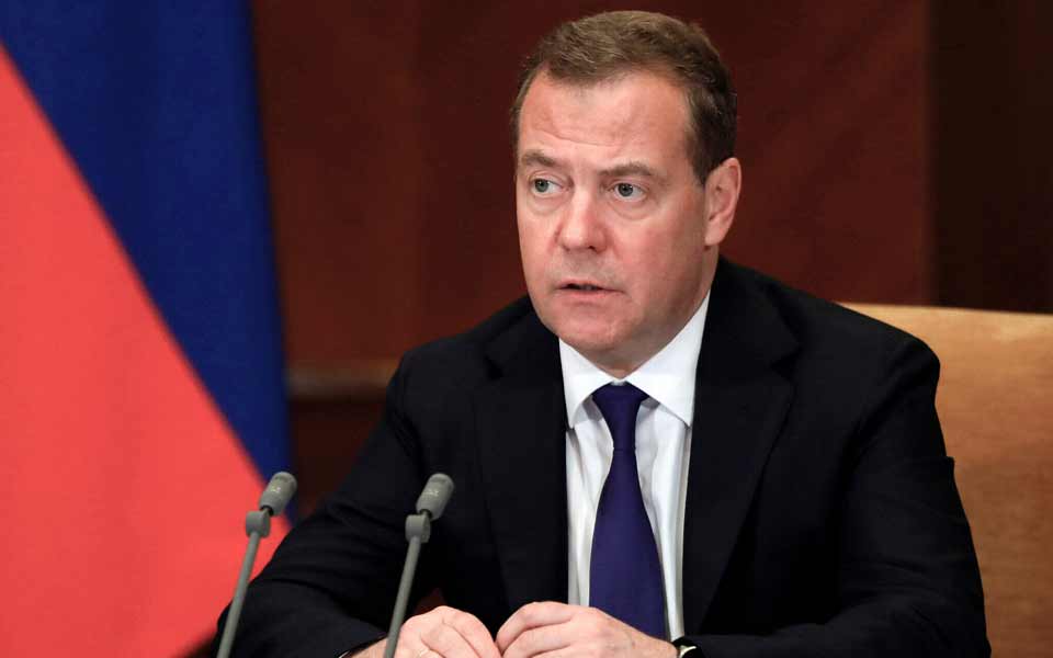 Rusiya nüvə silahından istifadə edə bilər - Medvedev