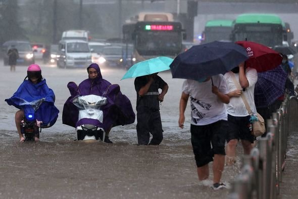 Çində güclü yağışlar: 20 mindən çox insan təxliyə edildi