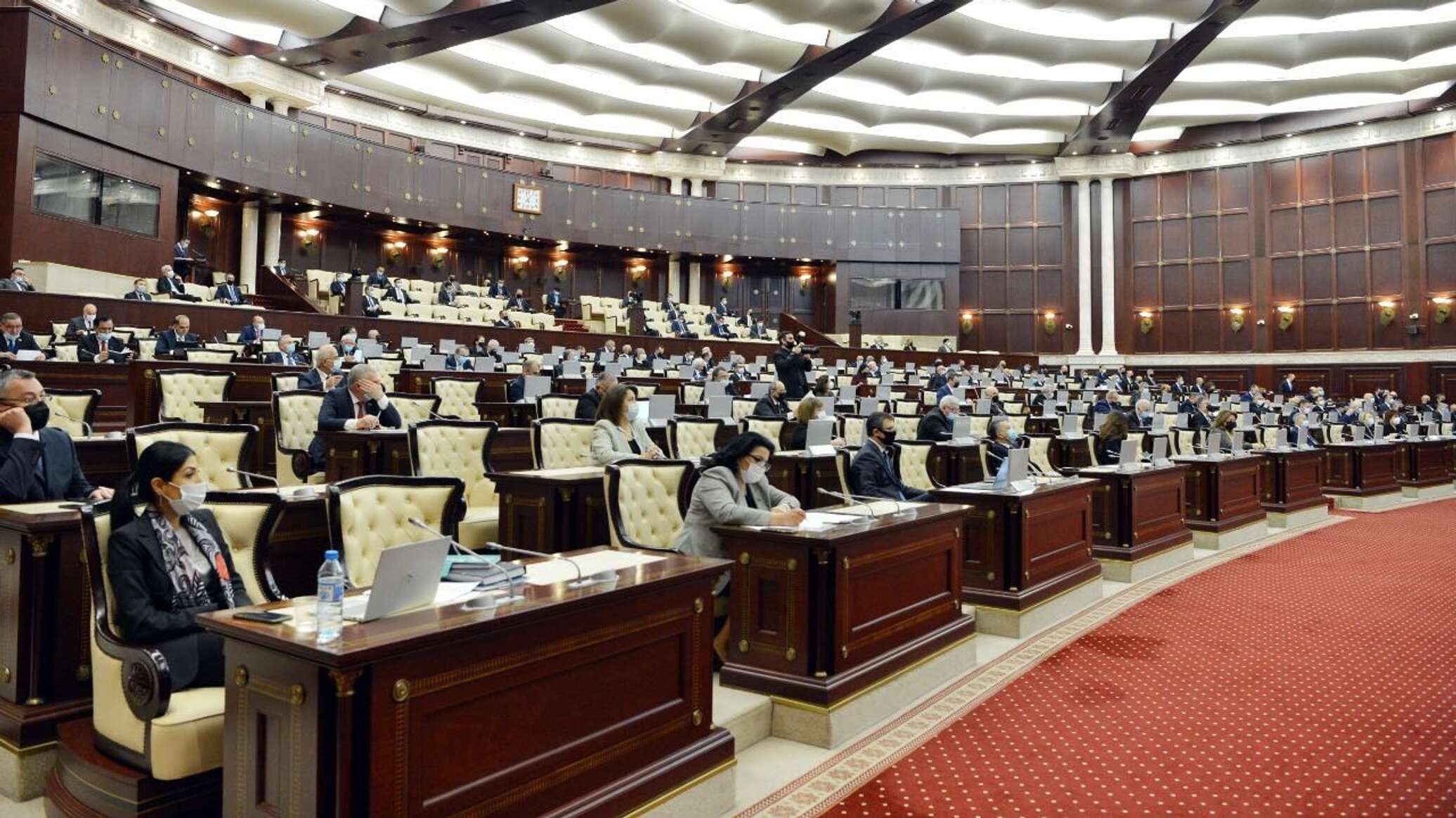 Deputatlar açıq məktub YAYDILAR