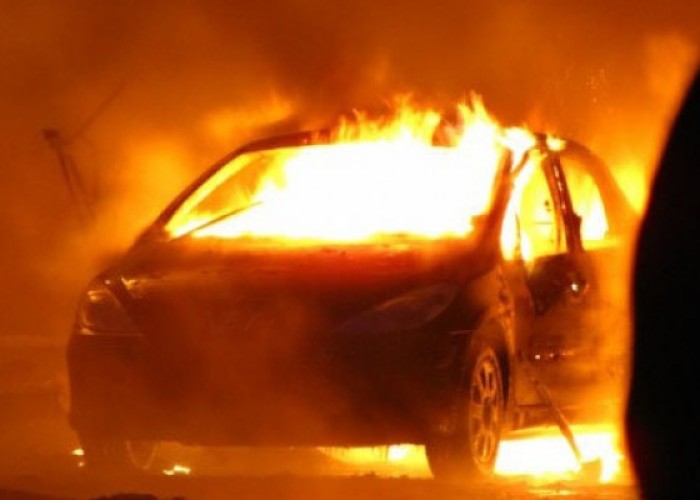 “Mercedes”lə “Kia” toqquşdu, ikisi də yandı