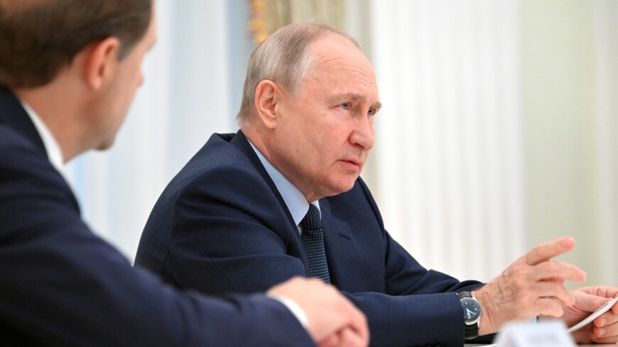 Putin məmurlara xarici maşın sürməyi qadağan etdi