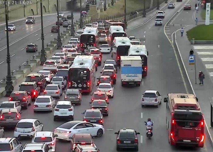 Paytaxt yollarında 77 avtobus TIXACDA qalıb