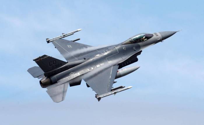 Ukraynalılar F-16 təlimlərini bu ölkədə keçə bilər 