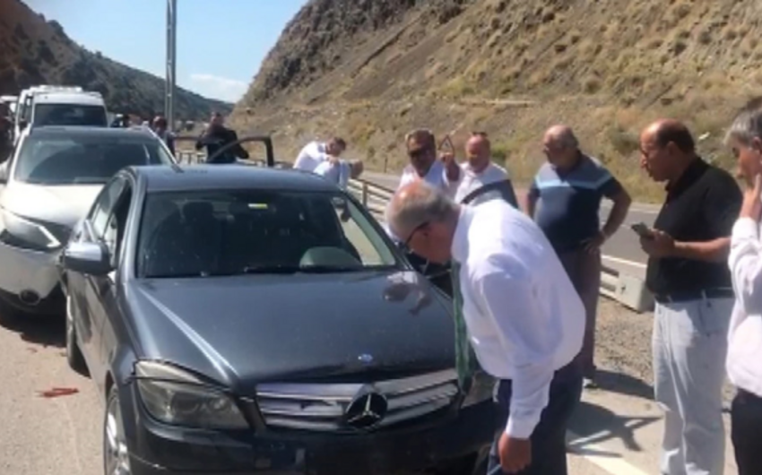 Kılıçdaroğlunun korteji qəzaya səbəb oldu - Yaralılar var 