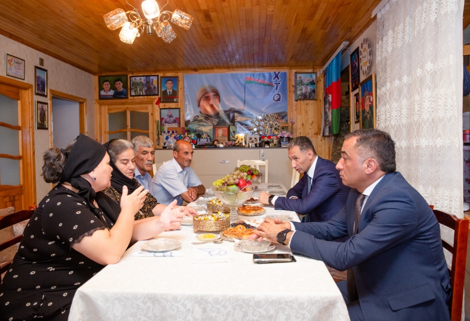 Nazir Xızıda şəhid ailələrini ziyarət edib