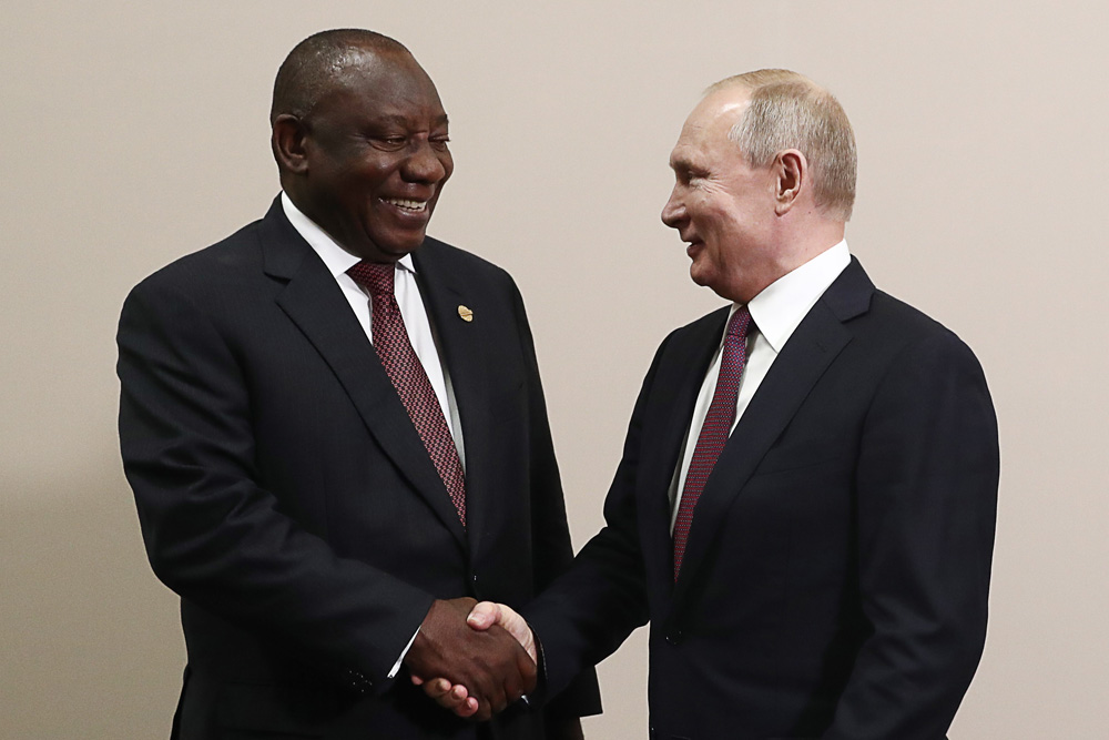 Putin afrikalı həmkarı ilə danışıqlar apardı 