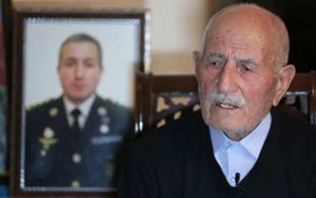 Hərbçilər Şükür Həmidovun atasının dəfn mərasimində