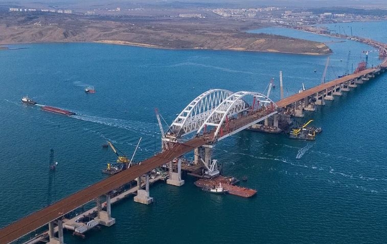 Krım körpüsünə raketlərlə hücum edildi