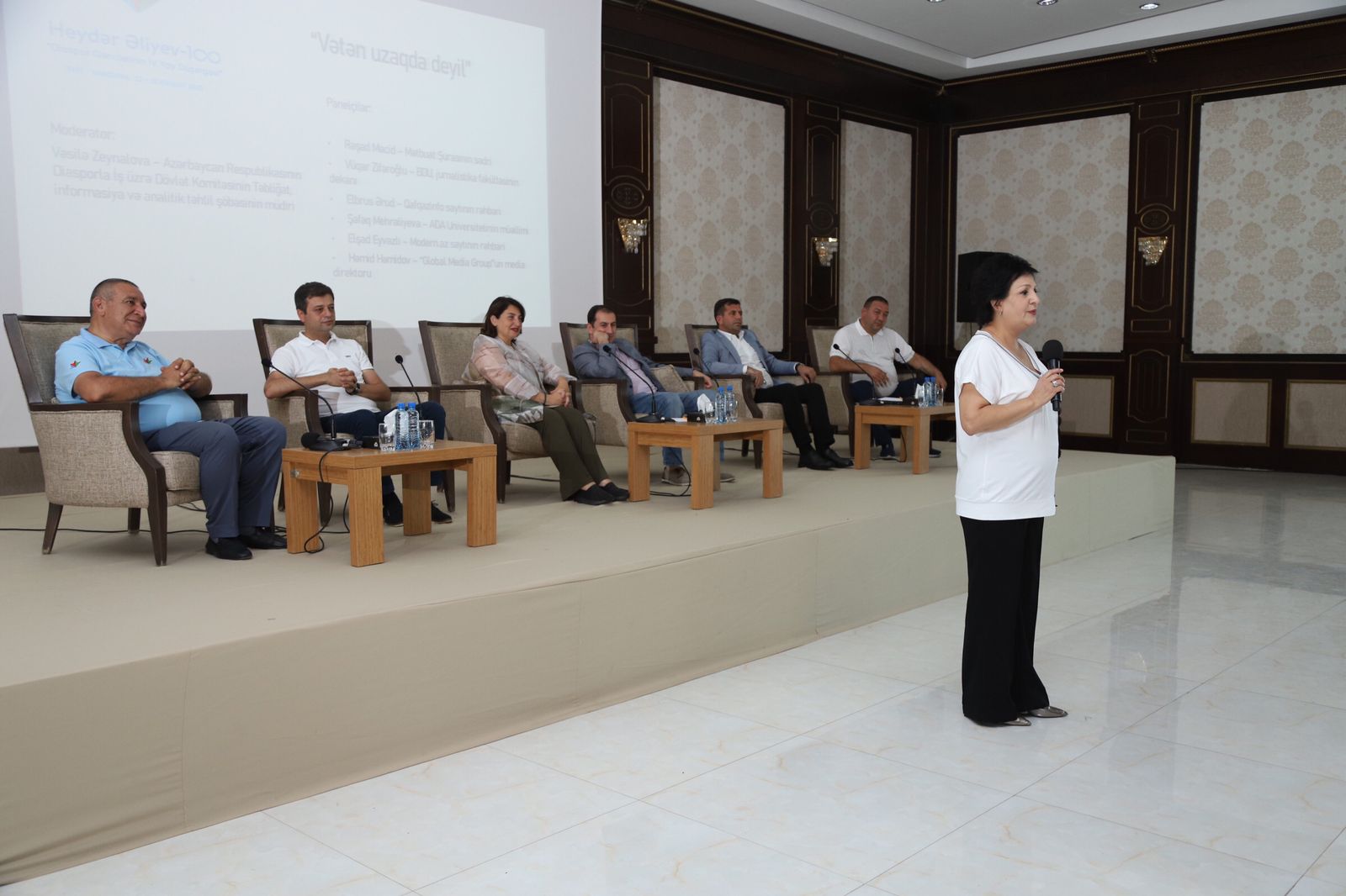 Diaspor gənclərinin jurnalistlərlə maraqlı debatı təşkil olundu - FOTOLAR