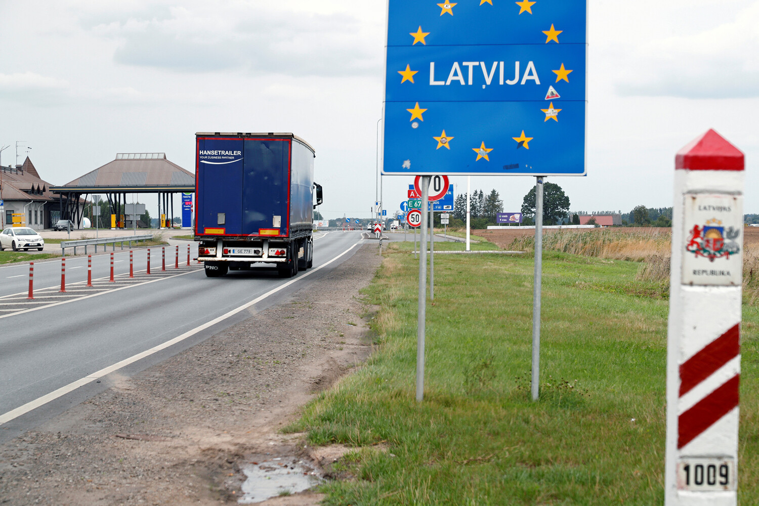Latviya Belarusla sərhədə əlavə qoşun toplayır
