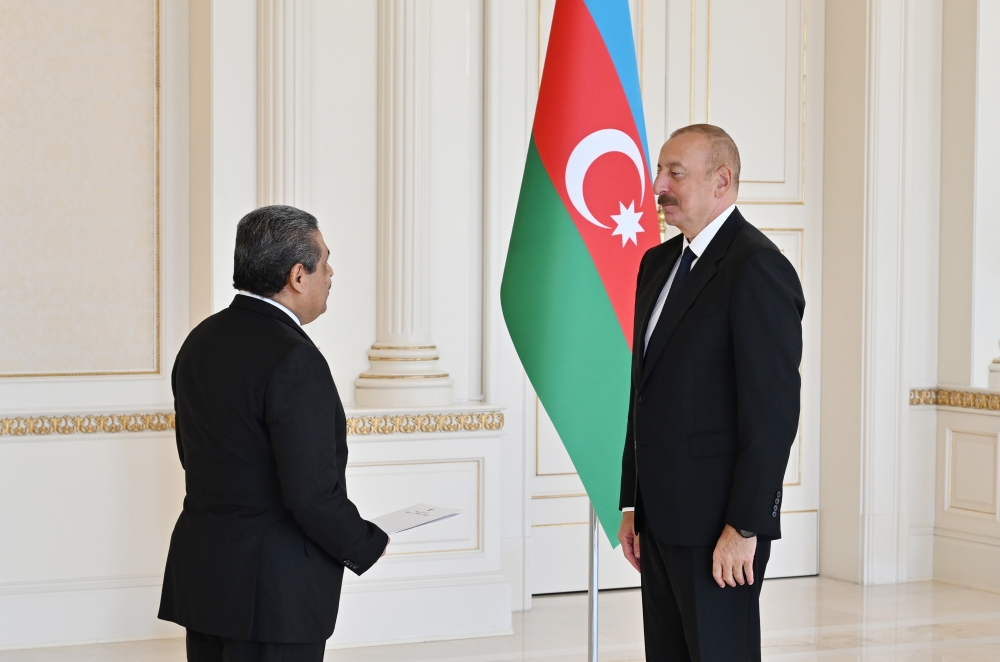 Prezident Kolumbiya səfirinin etimadnaməsini qəbul etdi - YENİLƏNİB