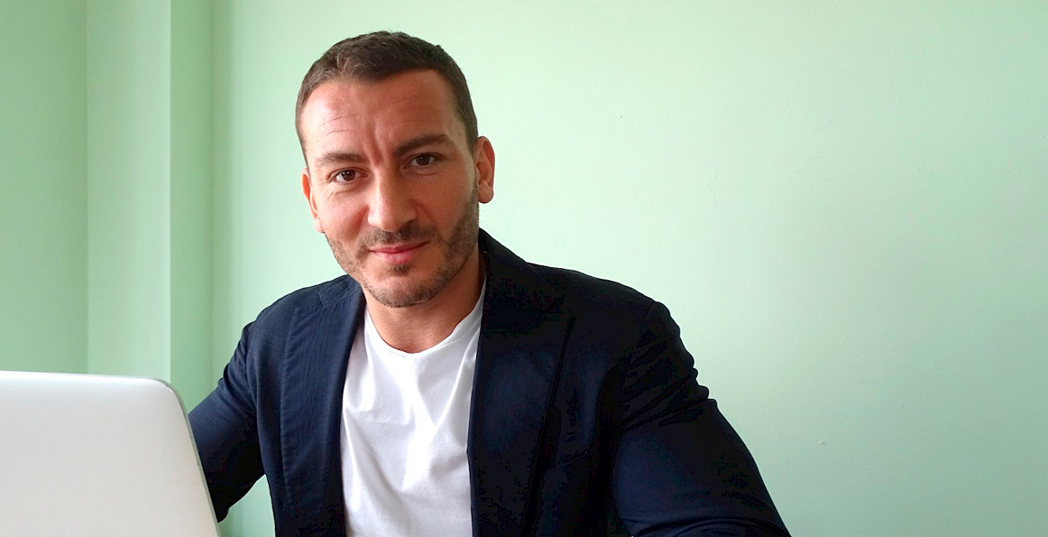 Erməni jurnalist axtarışa verildi - FOTO