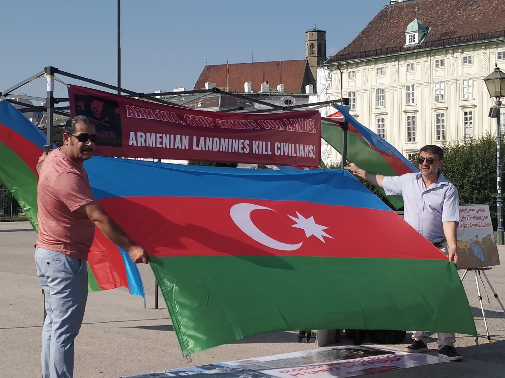 Vyananın mərkəzində Azərbaycan icmasının etiraz aksiyası - FOTO