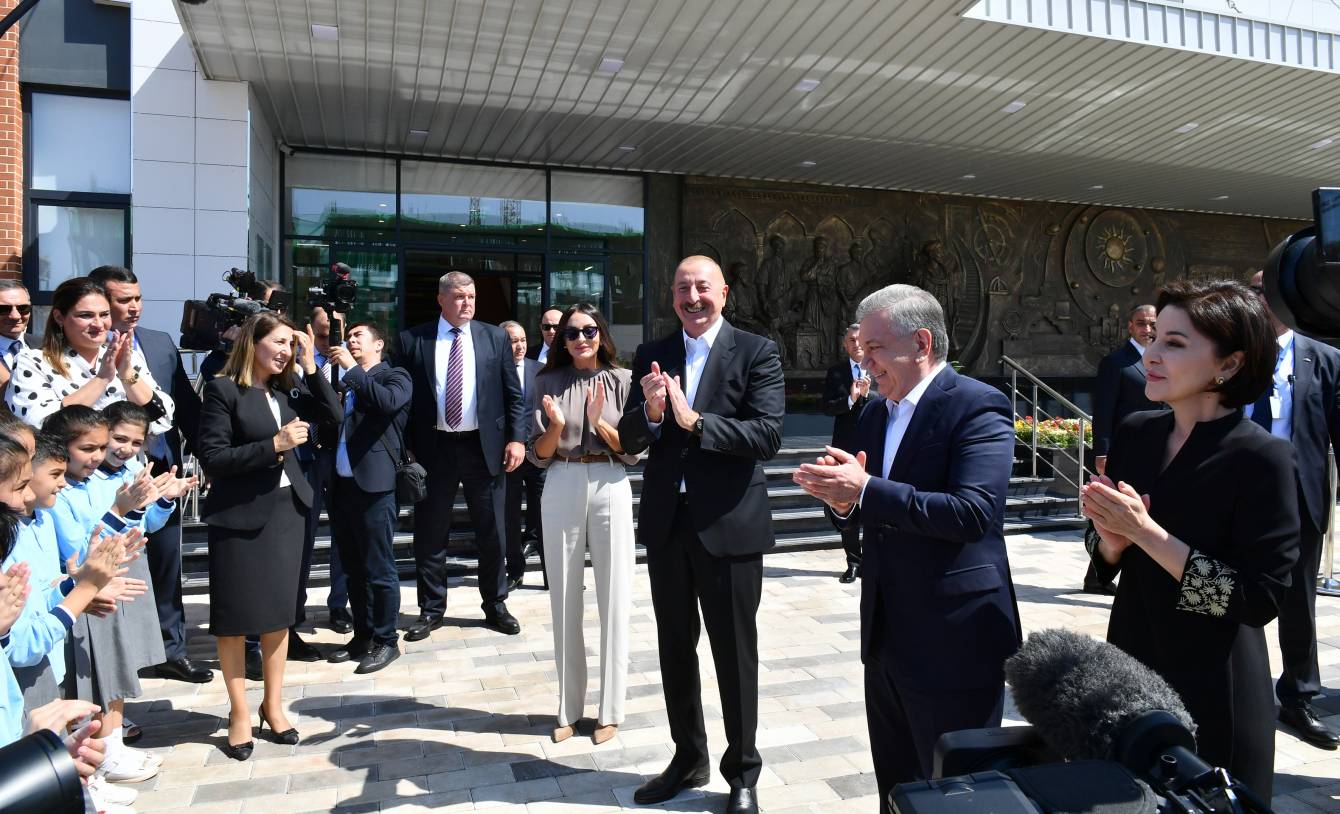 Prezidentlər Füzulidə Mirzə Uluqbəy adına məktəbin açılışında - FOTOLAR