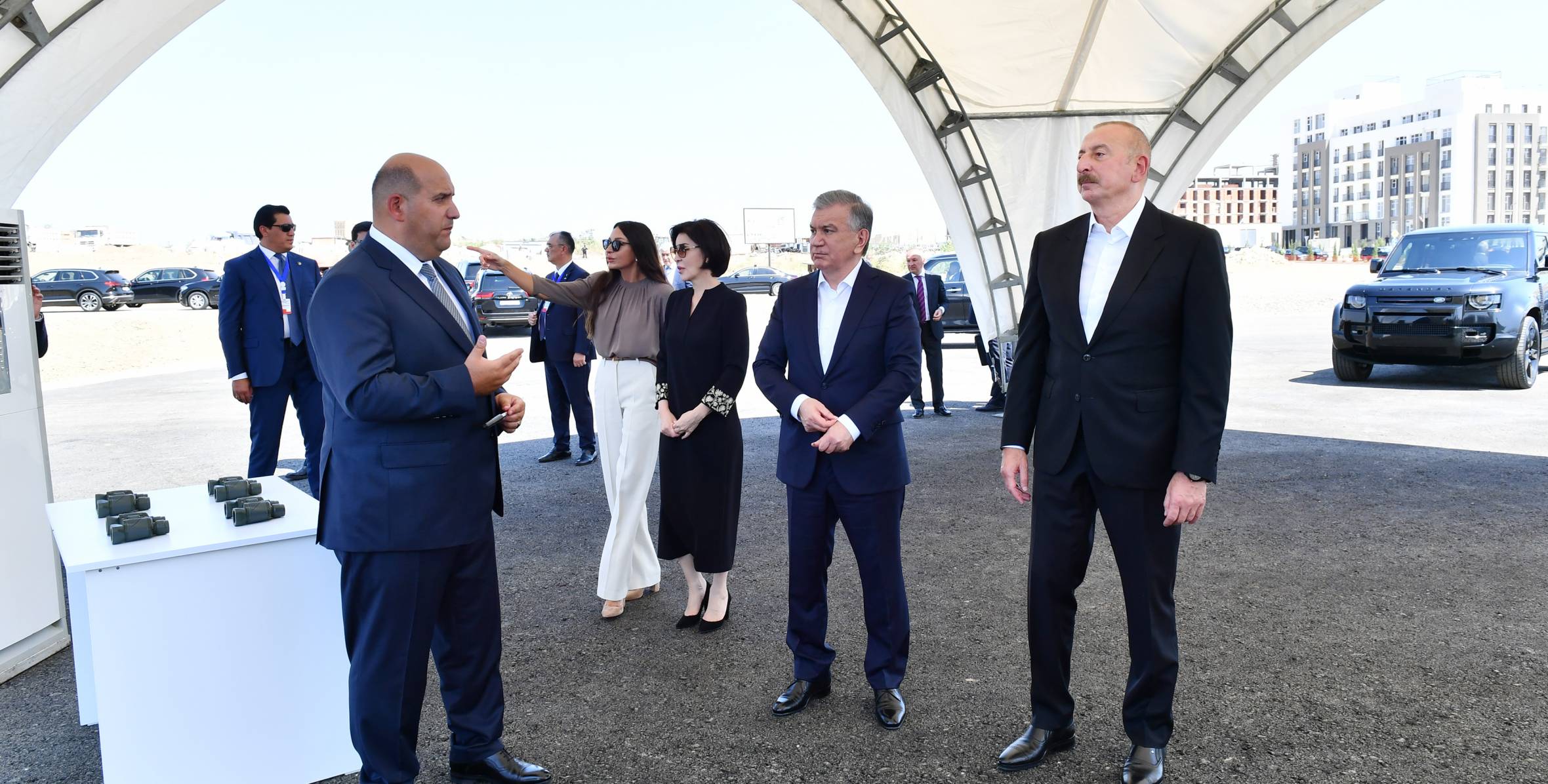 Mirziyoyev və xanımı Füzuli şəhərinin Baş planı ilə tanış olublar