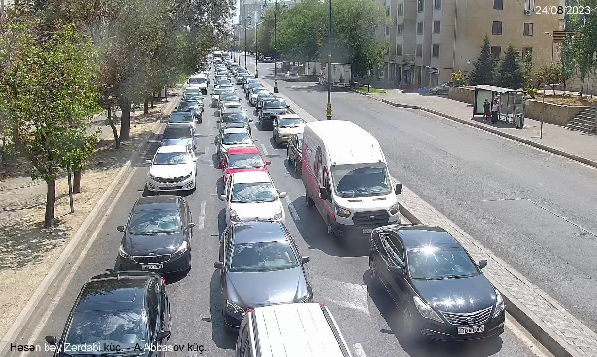 Qəzaya görə yolda sıxlıq yarandı - FOTOLAR
