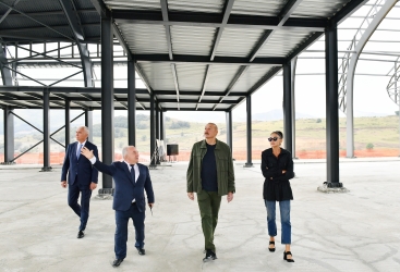 Prezident və birinci xanım Laçın hava limanında  