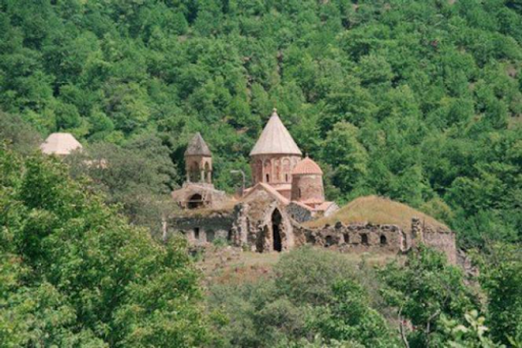 Kəlbəcərə qanunsuz keçmək istədi, polisə yaxalandı
