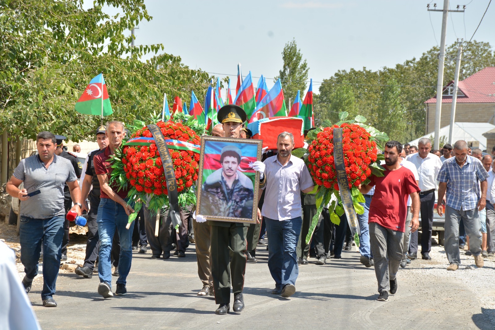 Daşaltı şəhidinin bacısı: Gözümüz yollardan yığıldı - FOTO