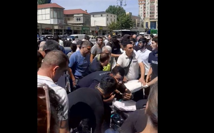 Bakıda dəhşətli cinayət: Qadını küçənin ortasında bıçaqladılar - VİDEO