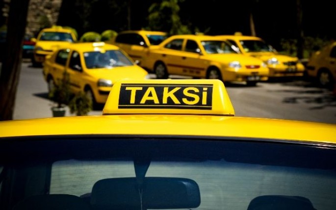Sərnişinin pulunu və telefonunu oğurlayan taksi sürücüsü saxlanıldı