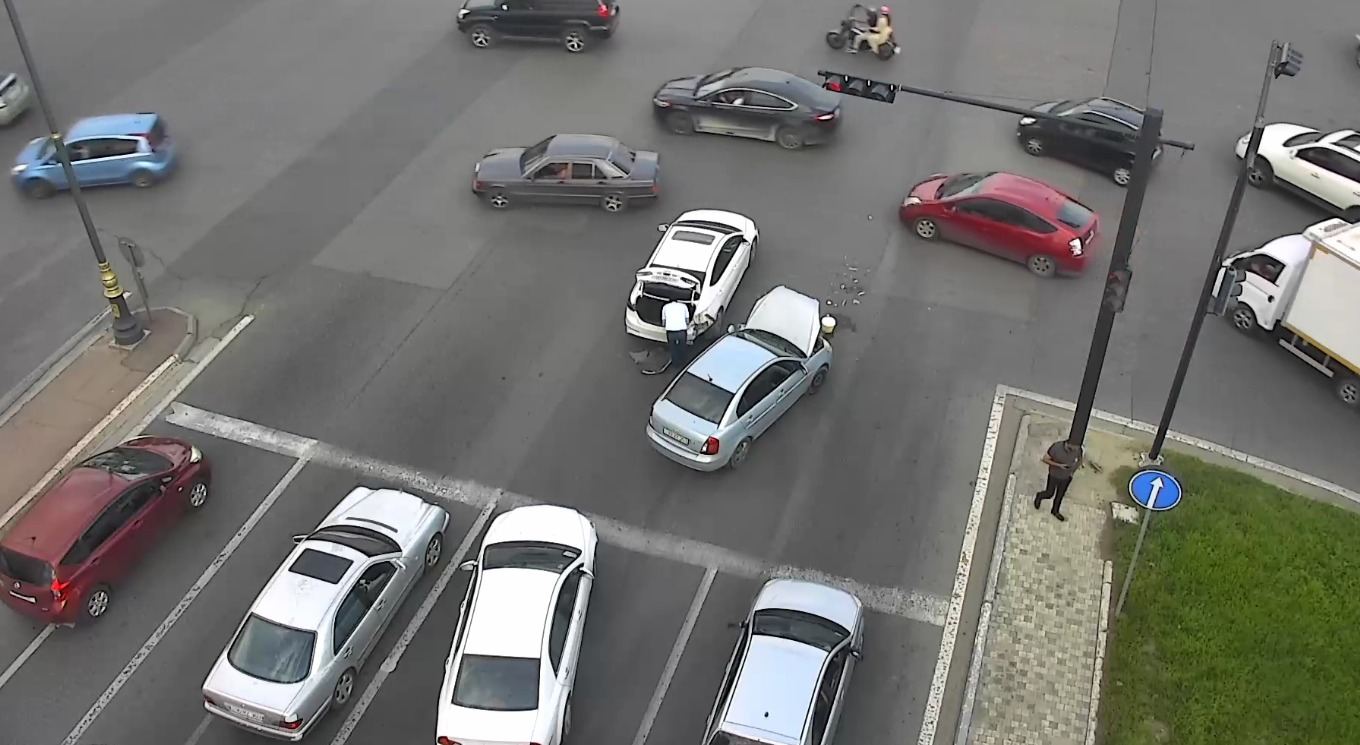 Bakıda qəza tıxac yaratdı