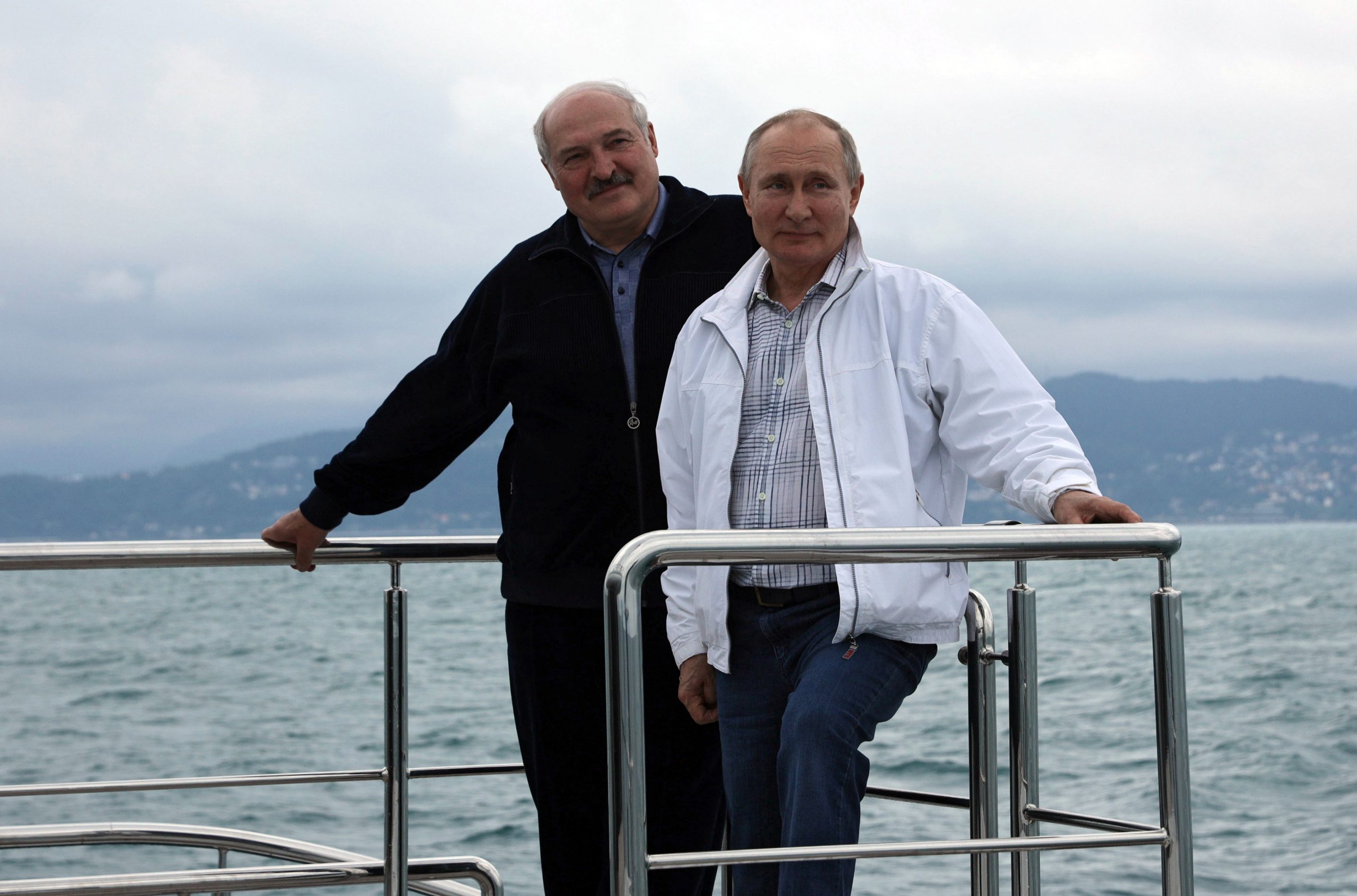 Putindən Lukaşenkoya təbrik - 69 yaşı olur...