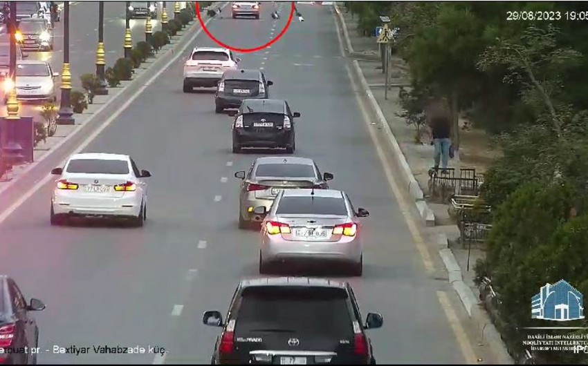 Bakıda maşınların piyadaları vurduğu anın görüntüləri yayıldı- VİDEO