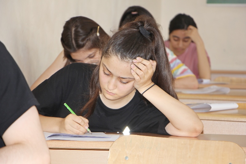 Ali məktəblərdə 3 mindən çox yer boş qalıb